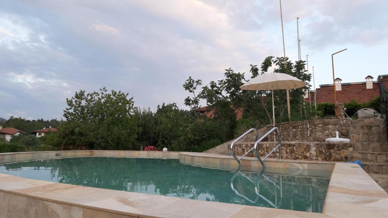 Family Hotel Belvedere Dulgopol Экстерьер фото