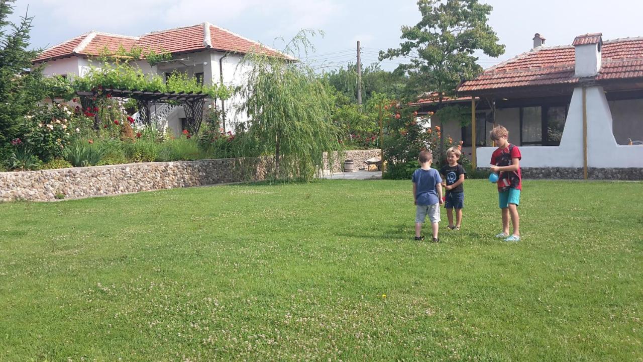 Family Hotel Belvedere Dulgopol Экстерьер фото
