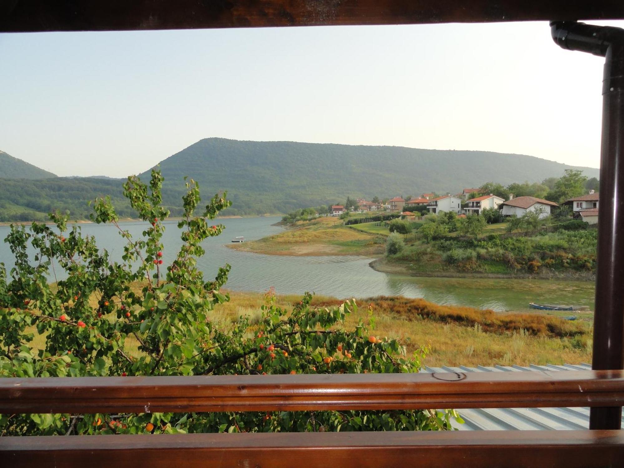 Family Hotel Belvedere Dulgopol Экстерьер фото