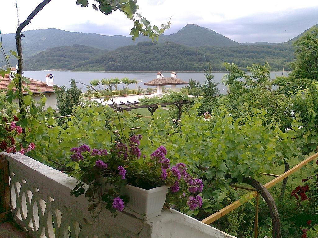 Family Hotel Belvedere Dulgopol Экстерьер фото