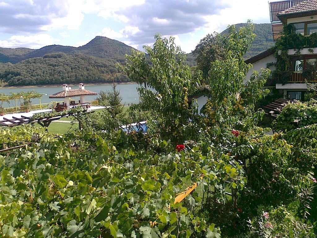 Family Hotel Belvedere Dulgopol Экстерьер фото