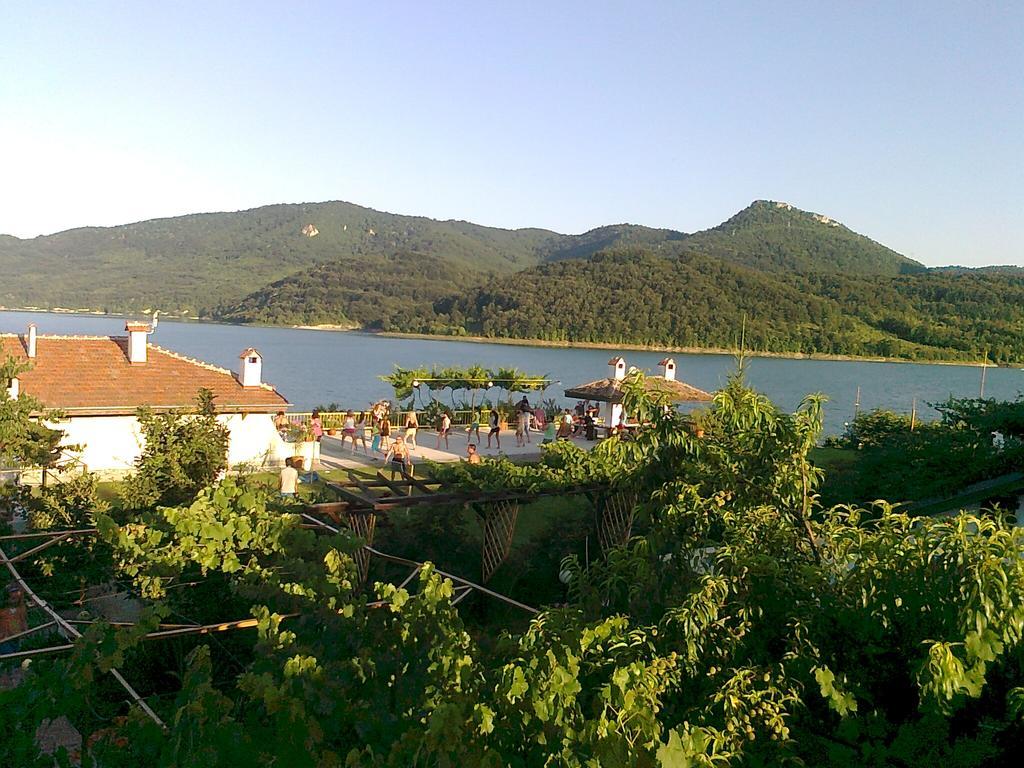 Family Hotel Belvedere Dulgopol Экстерьер фото