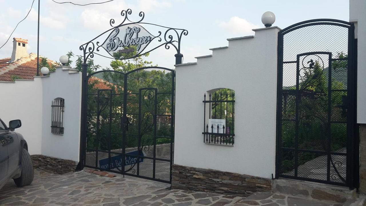 Family Hotel Belvedere Dulgopol Экстерьер фото