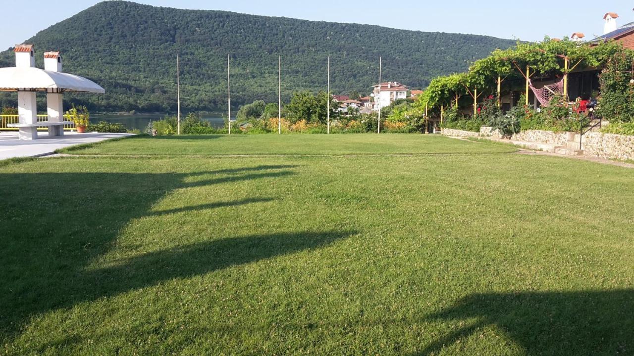 Family Hotel Belvedere Dulgopol Экстерьер фото